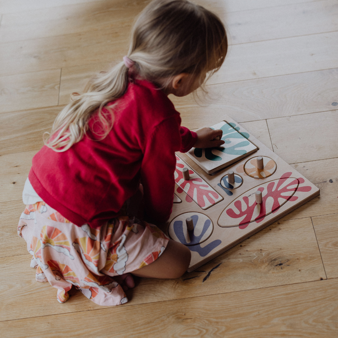 Sorter z figurami w stylu Matisse'a