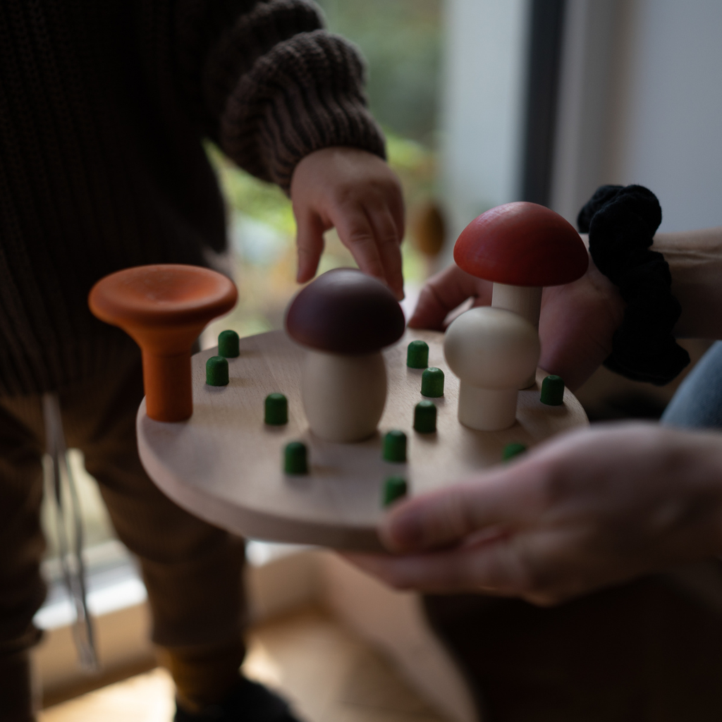 Mushroom sorter on a wooden base (7 mushrooms)