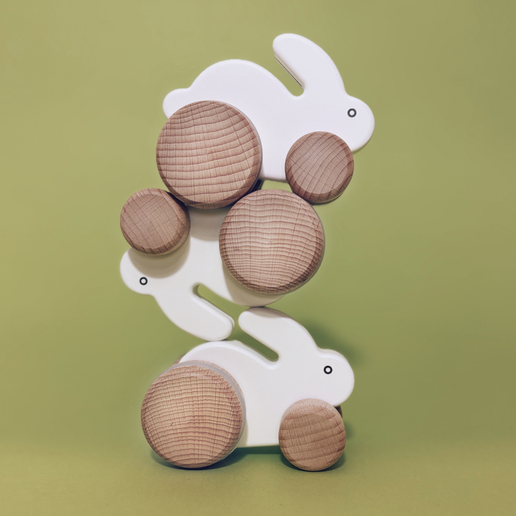 Wooden little rabbit (jumping)