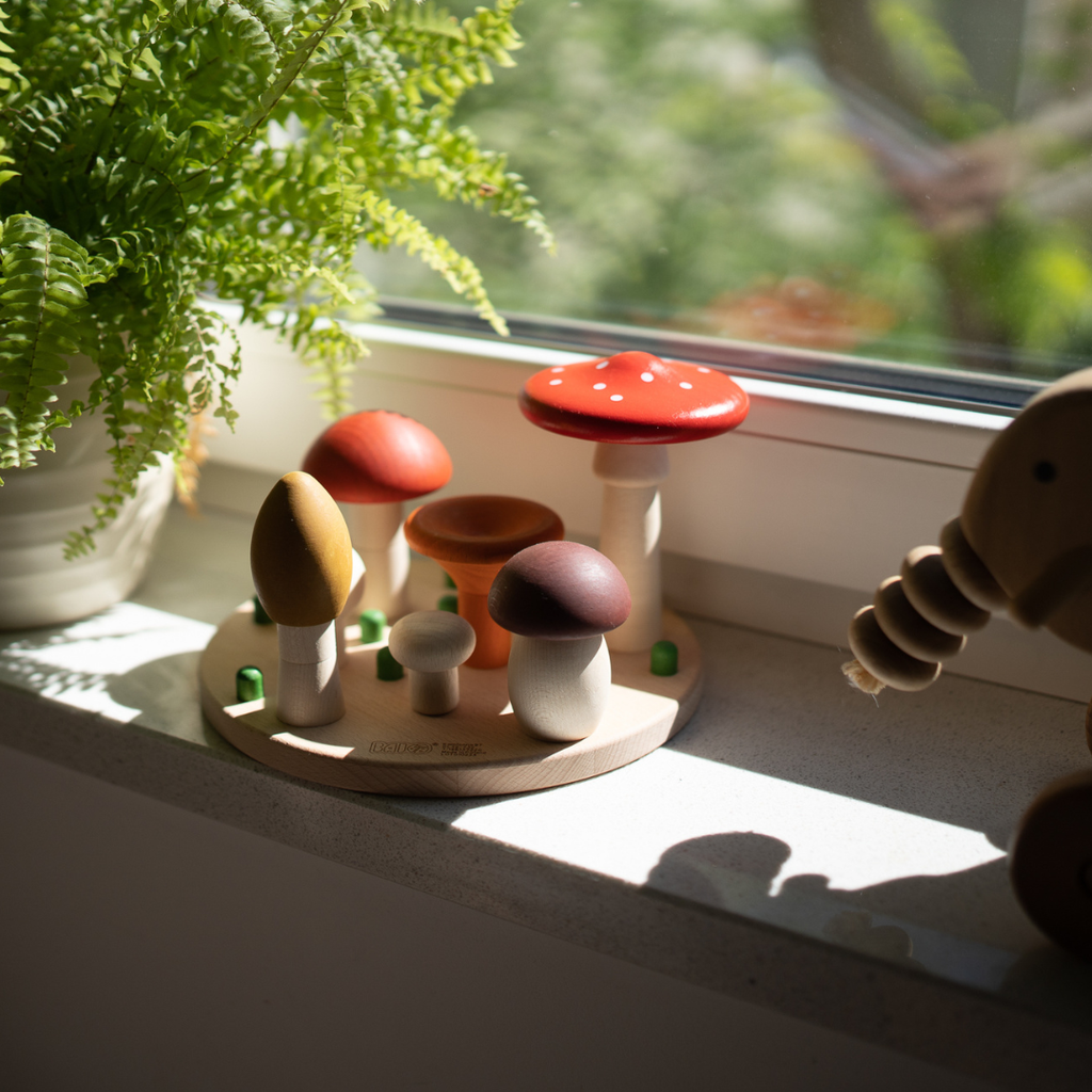 Mushroom sorter on a wooden base (7 mushrooms)