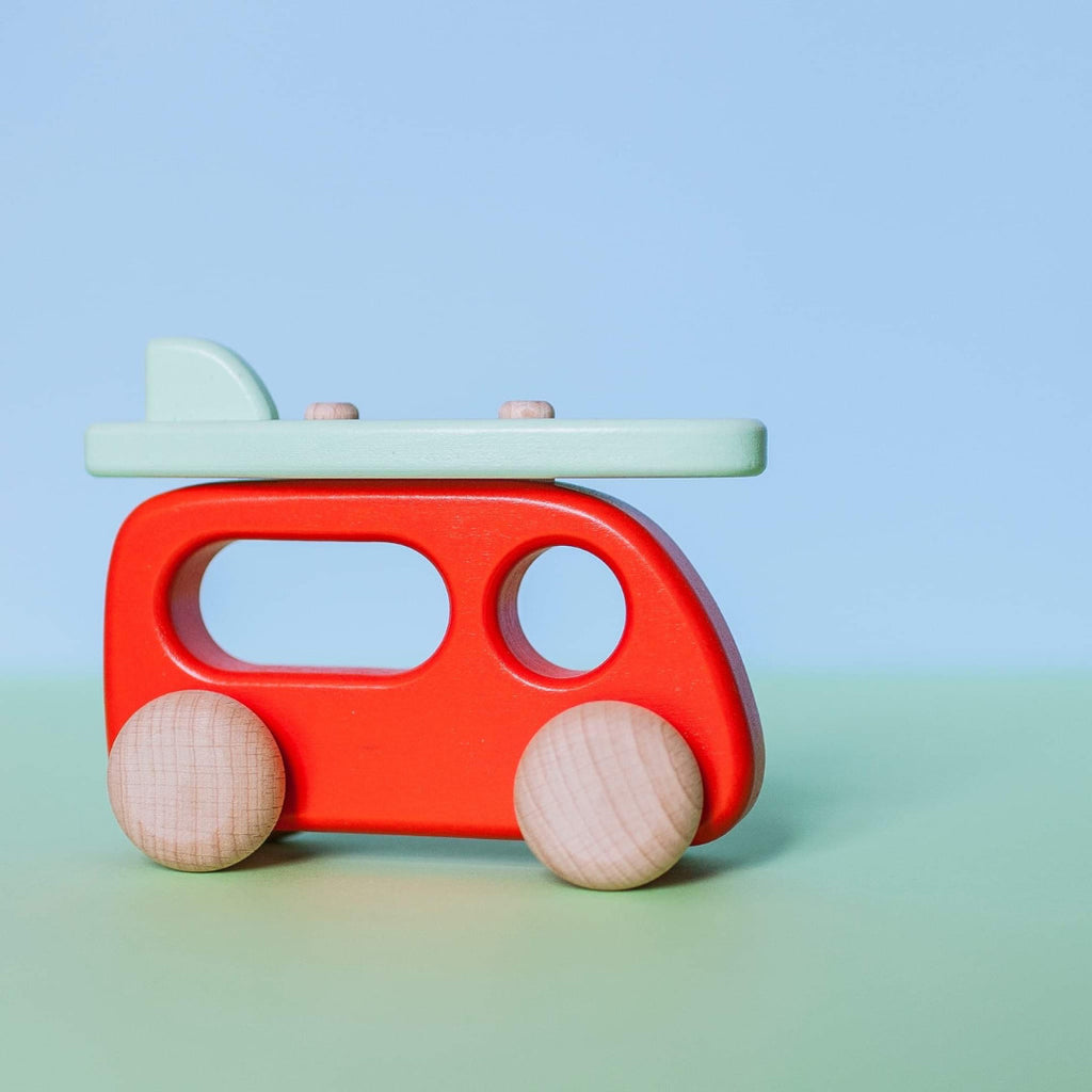 Wohnmobil mit Surfbrett