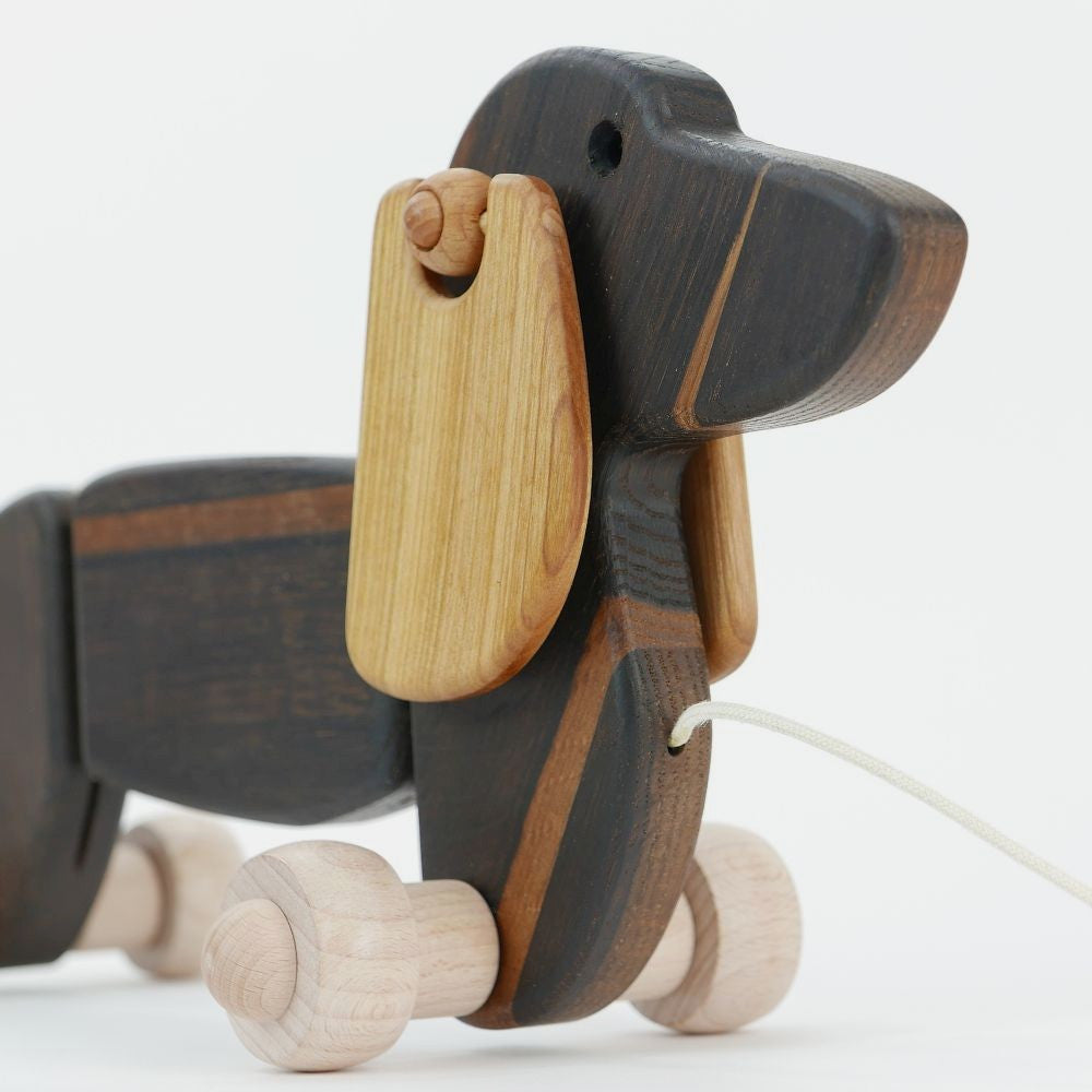 Großer Dackel auf Rädern – Spielzeughund aus Holz