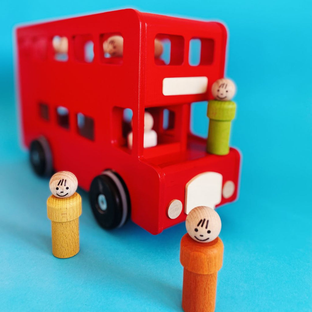 London bus - piętrowe auto z pasażerami