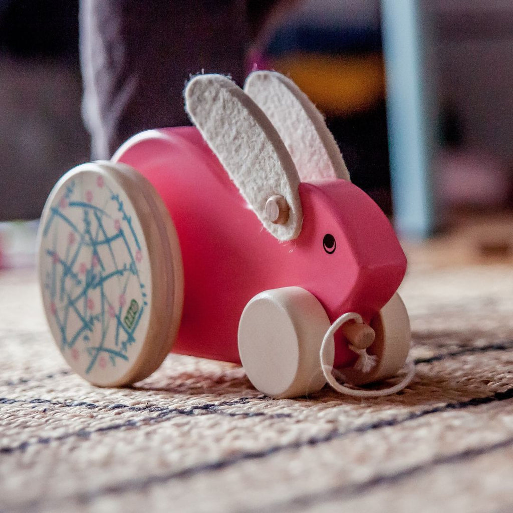 Large wooden rabbit (jumping)