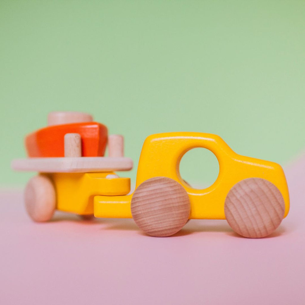 Auto z łódką