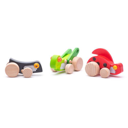 Wooden caterpillar - with spring-powered (pull-back) drive
