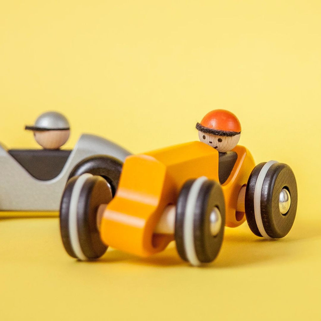 Retro car (right-left)