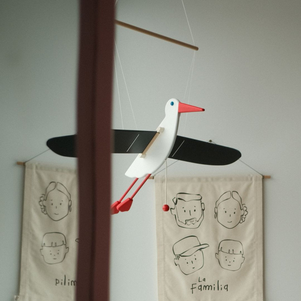 Fliegender Storch zum Aufhängen - bewegliche Flügel